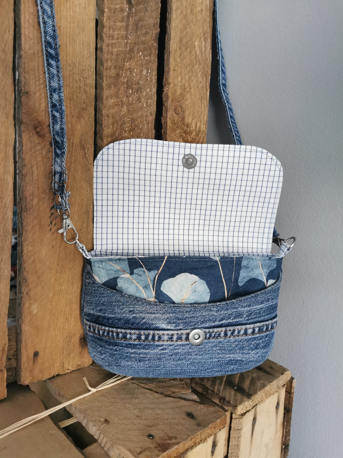 Eleni, Jeans und Ginko blau
