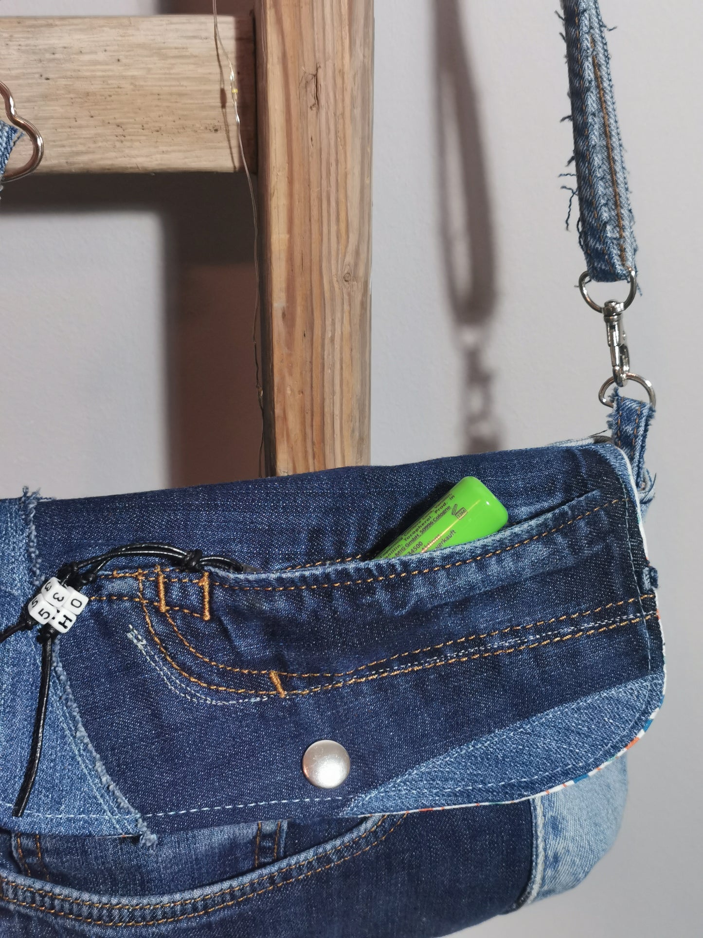 Denim, Eleni vergrößert